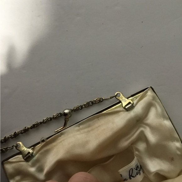 Vintage La Regale LTD Hand Made Seed Bead Clamshell Formal Wedding Purse - Picture 5 of 7